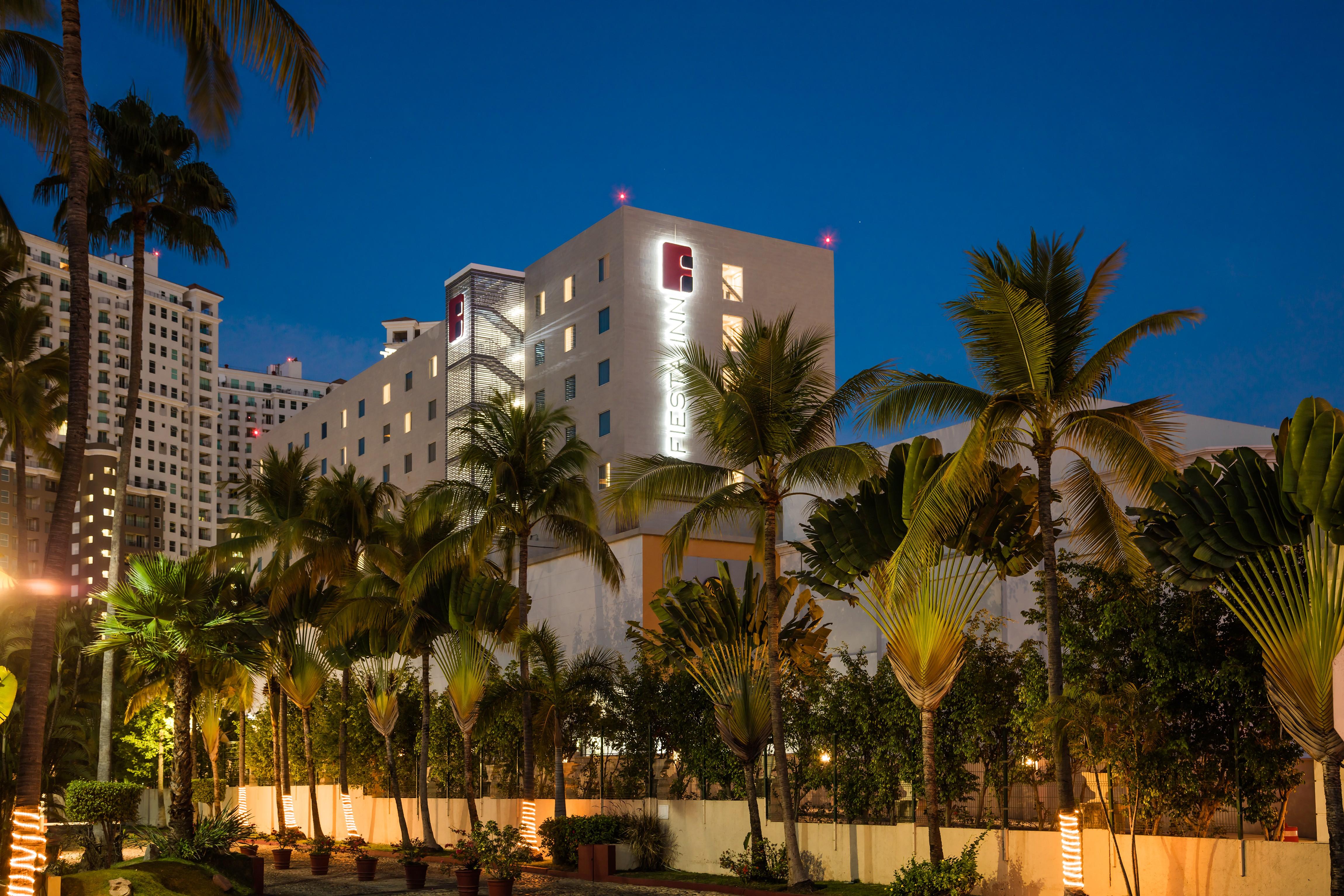 Fiesta Inn Puerto Vallarta Isla Екстер'єр фото